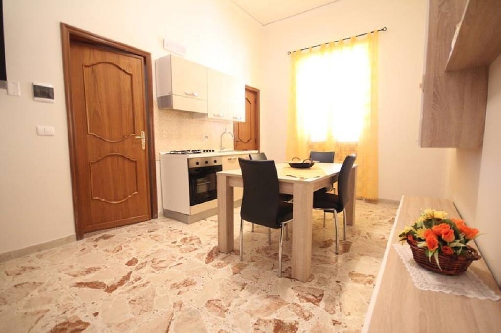Le Tre Rose Di Mary Apartment อาโวลา ภายนอก รูปภาพ